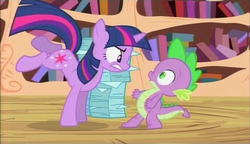 Size: 720x415 | Tagged: safe, screencap, spike, twilight sparkle, pony, unicorn, g4, season 3, the crystal empire, unicorn twilight