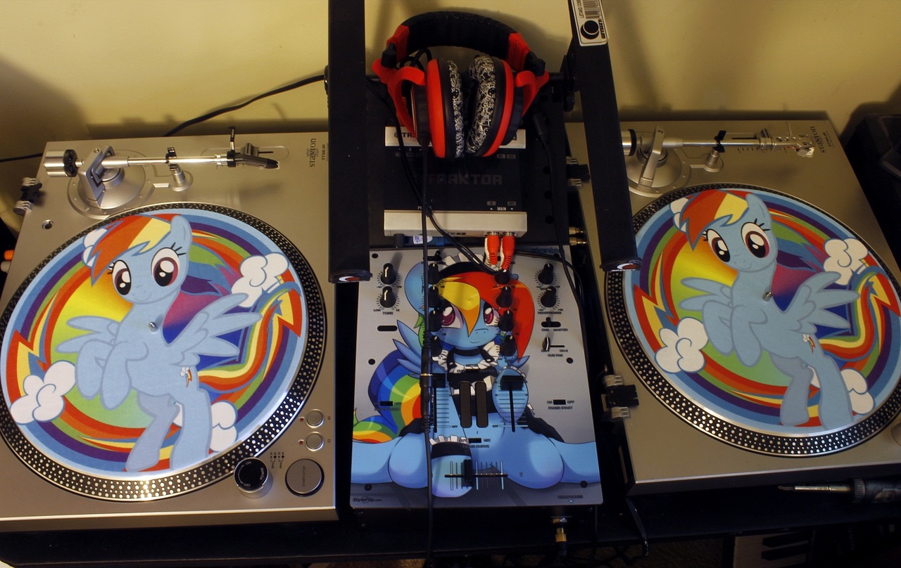 Дом радуги Дэш внутри. Рейнбоу 3 корпус. Найдётся всё: VINYLDASH Vinyl Scratch x Rainbow Dash.