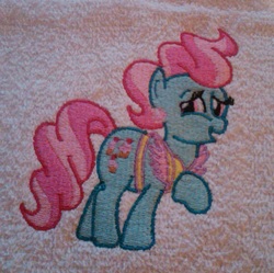 Size: 607x604 | Tagged: safe, artist:ethepony, cup cake, earth pony, pony, g4, craft, embroidery, female, palindrome get, solo