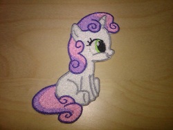 Size: 1024x768 | Tagged: safe, artist:ethepony, sweetie belle, g4, embroidery, female, filly, foal, grin, patch, sitting, smiling