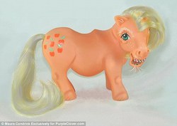 Size: 634x450 | Tagged: safe, applejack (g1), g1, nightmare fuel, old