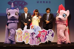 Size: 750x500 | Tagged: safe, pinkie pie, twilight sparkle, human, g4, irl, irl human, japanese, japanese pinkie pie costume, photo, stephen davis, twidayo