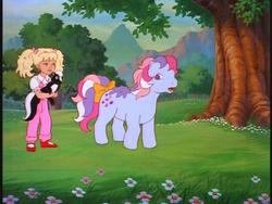 Size: 640x480 | Tagged: safe, screencap, molly williams, sweet stuff, the smooze, skunk, twinkle eyed pony, g1, my little pony 'n friends, smoozed, twinkle-less eyes