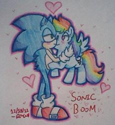 Size: 460x500 | Tagged: safe, artist:mizu-mix, rainbow dash, g4, crossover, crossover shipping, female, heart, interspecies, kissing, love, male, shipping, sonic the hedgehog, sonic the hedgehog (series), sonicdash, straight, traditional art, why