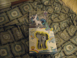 Size: 1600x1200 | Tagged: safe, derpy hooves, dj pon-3, vinyl scratch, pegasus, pony, g4, comic con, female, mare, toy