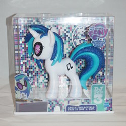 Size: 894x894 | Tagged: safe, dj pon-3, vinyl scratch, pony, unicorn, g4, irl, not toy, photo, san diego comic con