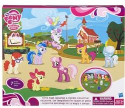 Size: 392x340 | Tagged: safe, apple bloom, cheerilee, scootaloo, silver spoon, star dreams, sweetie belle, twist, earth pony, pegasus, pony, unicorn, g4, official, alternate cutie mark, box art, brushable, female, mare, multilingual packaging, ponyville schoolhouse, toy