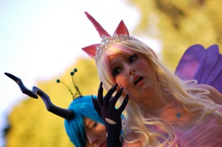 Size: 2048x1362 | Tagged: artist needed, source needed, safe, artist:eli-cosplay, artist:thestormypetrelofcosplay, princess cadance, queen chrysalis, human, g4, cosplay, irl, irl human, kumoricon, photo