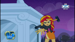 Size: 640x360 | Tagged: safe, sunset shimmer, equestria girls, g4, my little pony equestria girls, disney channel, hammer, implied hammers, portal, spanish