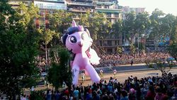 Size: 720x405 | Tagged: safe, twilight sparkle, human, g4, chile, irl, irl human, parade balloon, photo, twilight sparkle (alicorn)