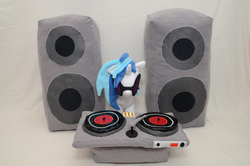 Size: 1000x662 | Tagged: safe, artist:makeshiftwings30, dj pon-3, vinyl scratch, g4, irl, photo, plushie