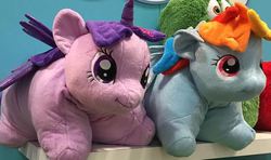 Size: 611x362 | Tagged: safe, rainbow dash, twilight sparkle, alicorn, pony, g4, female, mare, pillow pet, toy, toy fair 2015, twilight sparkle (alicorn)