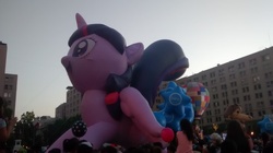 Size: 2592x1456 | Tagged: safe, twilight sparkle, alicorn, pony, g4, balloon, chile, giant pony, inflatable, irl, macro, parade, parade balloon, paris parade, photo, twilight sparkle (alicorn)