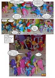 Size: 793x1122 | Tagged: safe, apple bloom, applejack, big macintosh, fluttershy, granny smith, pinkie pie, rainbow dash, rarity, spike, twilight sparkle, earth pony, pony, comic:visitas a la aldea pitufa, g4, brainy smurf, comic, crossover, festive smurf, finance smurf, flying smurf, grouchy smurf, hunter smurf, johan & pirlouit, king smurf, male, papa smurf, smurf village, smurfs, spanish, stallion, sweet apple acres, sweet apple acres barn, the end, vanity smurf