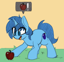 Size: 1013x985 | Tagged: safe, artist:shinodage, oc, oc only, oc:meno, pony, unicorn, pony town, ambiguous gender, apple, blue eyes, blue hair, blue mane, captain obvious, crouching, emoticon, excited, exclamation point, eyelashes, food, grass, happy, mouth, simple background, solo, speech bubble, tongue out