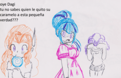 Size: 2693x1738 | Tagged: safe, artist:elgatosabio, adagio dazzle, sonata dusk, equestria girls, g4, candy, clothes, crying, dress, female, food, lollipop, simple background, spanish, t-shirt, traditional art, translated in the comments, trio, wide eyes