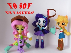Size: 1097x823 | Tagged: safe, artist:whatthehell!?, applejack, fluttershy, rarity, spike, equestria girls, g4, alcohol, beer, bottomless, clothes, cowboy hat, denim skirt, doll, equestria girls minis, guitar, hat, irl, partial nudity, photo, skirt, spanish, stetson, tank top, toy, translated in the comments, wardrobe malfunction