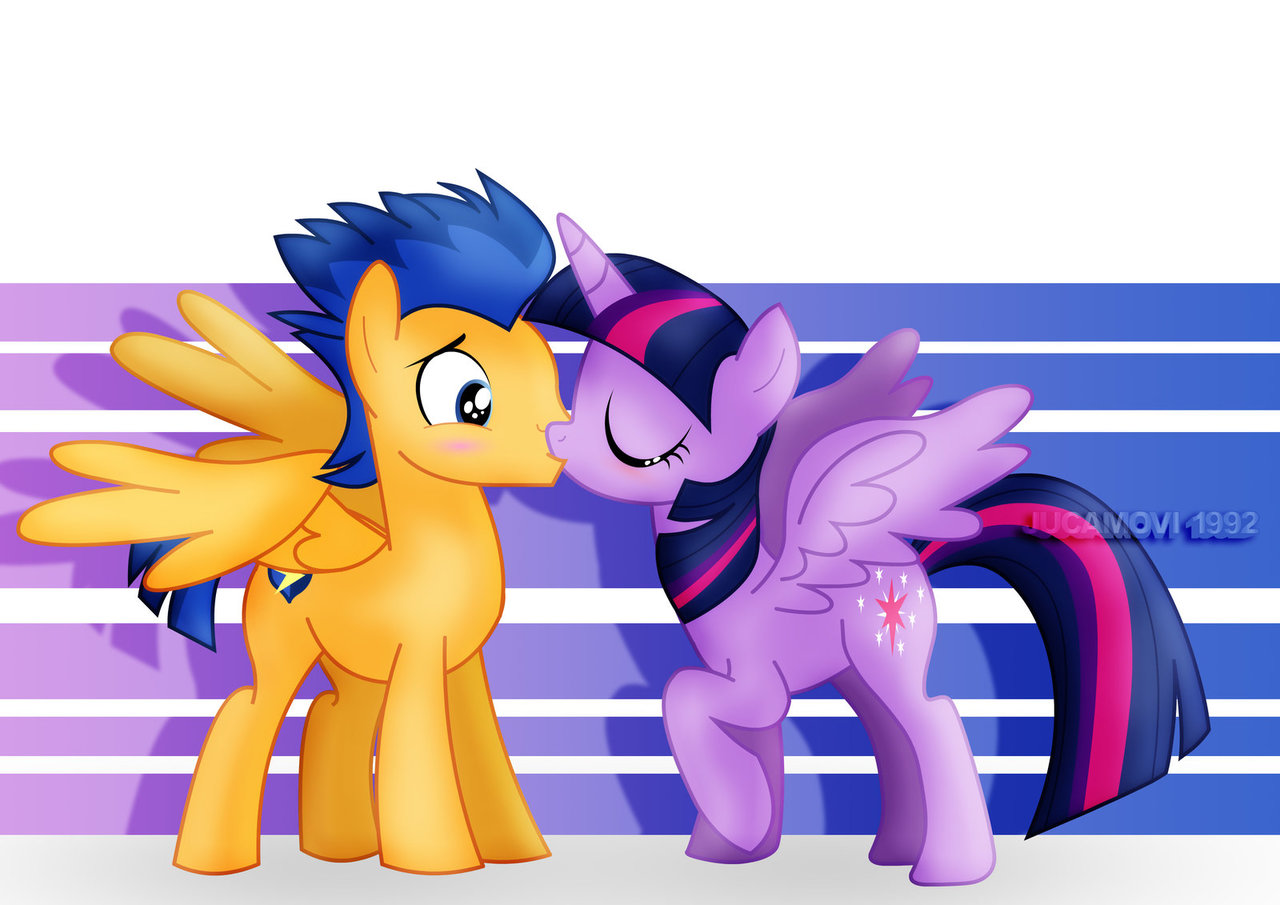 my little pony twilight sparkle and flash sentry kiss