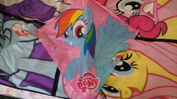 Size: 2560x1440 | Tagged: safe, fluttershy, pinkie pie, rainbow dash, pony, g4, bed, blanket, kite, my little pony logo