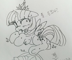 Size: 1201x998 | Tagged: safe, artist:maren, twilight sparkle, alicorn, pony, g4, crown, doodle, female, jewelry, korean, open mouth, regalia, solo, spread wings, sweat, traditional art, translated in the comments, twilight sparkle (alicorn), underhoof, wings