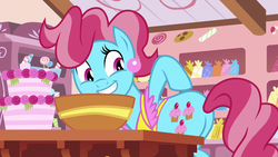 Size: 1280x720 | Tagged: safe, screencap, cup cake, earth pony, pony, g4, the perfect pear, butt, cup butt, female, look at my butt, plot, pointing, solo