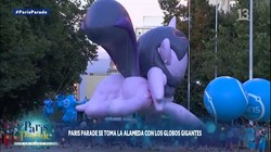 Size: 1928x1080 | Tagged: safe, twilight sparkle, alicorn, inflatable pony, pony, g4, butt, chile, crowd, giant pony, inflatable, irl, macro, opaque inflatable, outdoors, parade, parade balloon, paris parade, photo, plot, spanish, twilight sparkle (alicorn)