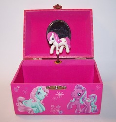 Size: 555x582 | Tagged: safe, photographer:kisscurl, minty, sweetberry, earth pony, pony, g3, box, female, irl, jewelry box, mare, merchandise, mirror, music box, photo