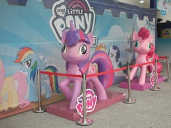 Size: 1024x768 | Tagged: safe, applejack, fluttershy, pinkie pie, rainbow dash, rarity, twilight sparkle, alicorn, pony, g4, derp, derplight sparkle, freetheponk2016, irl, life-size pinkie statue, mane six, meme, my little pony logo, open up your *very* eyes, open up your eyes, photo, pinkie derp, she knows, special eyes, taipei, taiwan, twilight sparkle (alicorn)