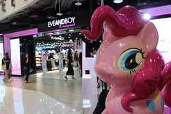 Size: 5184x3456 | Tagged: safe, photographer:parnkung, pinkie pie, human, g4, faic, irl, life-size pinkie statue, photo, thailand