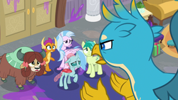 Size: 1280x720 | Tagged: safe, screencap, gallus, ocellus, sandbar, silverstream, smolder, yona, classical hippogriff, griffon, hippogriff, g4, the hearth's warming club, student six