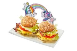 Size: 982x650 | Tagged: safe, rainbow dash, twilight sparkle, g4, burger, food, hamburger