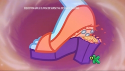 Size: 2520x1440 | Tagged: safe, screencap, kiwi lollipop, equestria girls, equestria girls series, g4, sunset's backstage pass!, spoiler:eqg series (season 2), close-up, discovery kids, feet, flashback, foot focus, heel crack, high heels, legs, pictures of legs, shoes, spanish