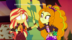 Size: 1920x1080 | Tagged: safe, screencap, adagio dazzle, sunset shimmer, equestria girls, equestria girls specials, g4, my little pony equestria girls: better together, my little pony equestria girls: sunset's backstage pass, blank eyes, discovery kids, glowing eyes, music festival outfit, spanish, white eyes