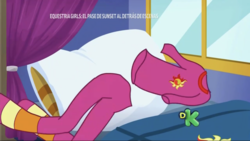 Size: 1334x750 | Tagged: safe, screencap, sunset shimmer, equestria girls, equestria girls specials, g4, my little pony equestria girls: better together, my little pony equestria girls: sunset's backstage pass, bed, clothes, discovery kids, implied nudity, out of context, pajamas, pillow, spanish