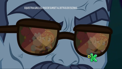 Size: 1920x1080 | Tagged: safe, screencap, max steele, pinkie pie, sunset shimmer, equestria girls, equestria girls specials, g4, my little pony equestria girls: better together, my little pony equestria girls: sunset's backstage pass, angry, discovery kids, security guard, spanish, sunglasses