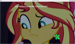 Size: 1286x752 | Tagged: safe, screencap, pinkie pie, sunset shimmer, equestria girls, equestria girls specials, g4, my little pony equestria girls: better together, my little pony equestria girls: sunset's backstage pass, discovery kids, female, offscreen character, pouting, spanish, spanish text