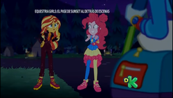 Size: 1600x900 | Tagged: safe, screencap, pinkie pie, rainbow dash, sunset shimmer, equestria girls, equestria girls specials, g4, my little pony equestria girls: better together, my little pony equestria girls: sunset's backstage pass, bag, discovery kids, female, music festival outfit, night, shoes, sneakers, spanish