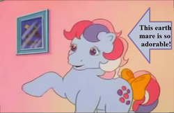 Size: 656x429 | Tagged: safe, edit, edited screencap, editor:korora, screencap, sweet stuff, g1, my little pony 'n friends, sweet stuff and the treasure hunt, arrow, bow, captain obvious, cute, picture, sweet sweet stuff, tail bow, text
