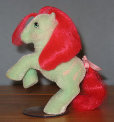 Size: 560x600 | Tagged: safe, photographer:breyer600, skippity doo, pony, g1, bow, irl, photo, so soft ponies, solo, tail bow, toy