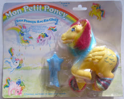 Size: 797x637 | Tagged: safe, photographer:sosilver, moonstone, parasol (g1), skydancer, sunlight (g1), windy (g1), g1, official, bow, french, irl, italian skydancer, packaging, packaging error, photo, rainbow ponies, ribbon, tail bow, toy, translated in the description, you had one job