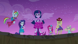 Size: 1920x1080 | Tagged: safe, screencap, applejack, fluttershy, pinkie pie, rainbow dash, rarity, twilight sparkle, equestria girls, g4, my little pony equestria girls, bare shoulders, boots, clothes, cutie mark, cutie mark on clothes, fall formal outfits, humane five, humane six, low angle, ponied up, shoes, sleeveless, spanish description, strapless, surprised, twilight sparkle (alicorn), wings, worried