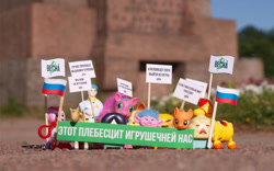 Size: 1360x850 | Tagged: safe, applejack, pinkie pie, g4, bootleg, concerned pony, cyrillic, irl, photo, protest, russia, russian, russian flag, toy
