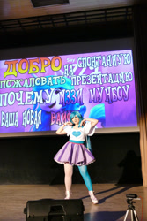 Size: 1067x1600 | Tagged: safe, izzy moonbow, human, g5, 2021, clothes, cosplay, costume, cyrillic, irl, irl human, newbronycon, photo, rubronycon, russian, scene, solo, translated in the comments