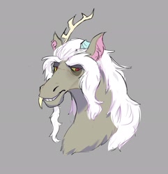 Size: 1973x2048 | Tagged: safe, artist:isisgio, idw, discord, draconequus, g5, my little pony: a new generation, spoiler:comic, spoiler:g5comic, antlers, broken horn, bust, gray background, horn, male, old man discord, simple background, solo, spanish description, stupid sexy discord