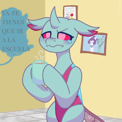 Size: 1080x1080 | Tagged: safe, artist:flower-black, derpibooru exclusive, oc, oc:flower black, changedling, changeling, changedling oc, changeling oc, chocolate, dialogue, diploma, floppy ears, food, mug, photo, solo, spanish, speech bubble, teary eyes, translated in the comments, unamused