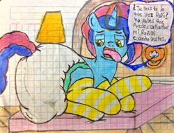 Size: 3045x2338 | Tagged: safe, artist:bitter sweetness, misty brightdawn, pony, unicorn, g5, abdl, adult foal, bed, clothes, diaper, diaper fetish, drool, drool string, female, fetish, glowing, glowing horn, graph paper, green eyes, high res, horn, lamp, lying down, lying on bed, magic, mare, mattress, non-baby in diaper, on bed, open mouth, open smile, pacifier, poofy diaper, rebirth misty, smiling, socks, spanish, spanish text, speech bubble, striped socks, telekinesis, tongue out, traditional art, translated in the description, wooden floor