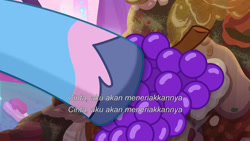 Size: 3072x1727 | Tagged: safe, screencap, misty brightdawn, pony, unicorn, friday night food fight, g5, my little pony: tell your tale, spoiler:g5, spoiler:my little pony: tell your tale, spoiler:tyts01e66, female, food, grapes, indonesian, mare, rebirth misty, solo, subtitles