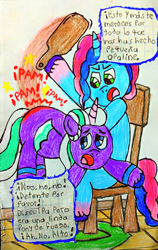 Size: 2030x3205 | Tagged: safe, artist:bitter sweetness, misty brightdawn, opaline arcana, alicorn, pony, unicorn, g5, my little pony: a new generation, my little pony: make your mark, my little pony: tell your tale, spoiler:g5, chair, dialogue, duo, folded wings, high res, hoof hold, onomatopoeia, opabuse, open mouth, over the knee, paddle, paddling, punish the villain, punishment, reddened butt, sitting, spanish, spanish text, spank mark, spanking, speech bubble, traditional art, translated in the description, wings