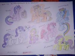 Size: 1008x754 | Tagged: safe, artist:vidalsolis, applejack, fluttershy, pinkie pie, rainbow dash, rarity, spike, twilight sparkle, alicorn, dragon, earth pony, pegasus, pony, unicorn, g4, :o, applejack's hat, book, cowboy hat, female, gem, hat, levitation, magic, magic aura, male, mane six, mare, misspelling, open mouth, raised hoof, reading, sitting, spanish, standing, telekinesis, traditional art, twilight sparkle (alicorn)