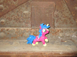 Size: 3033x2274 | Tagged: safe, alternate version, artist:malte279, part of a set, oc, oc:multi purpose, pony, unicorn, chenille stems, chenille wire, craft, high res, part of a series, pipe cleaner sculpture, pipe cleaners, rust, tinkerer